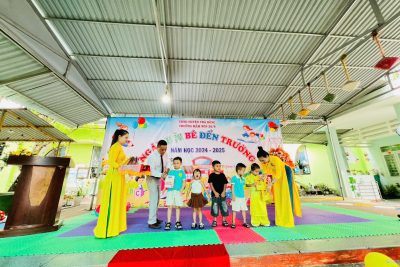 Trường Mầm non 28/8 hân hoan tổ chức Ngày hội bé đến trường năm học 2024-2025. Tập thể nhà trường trân trọng cảm ơn sự quan tâm của các cấp lãnh đạo, sự đồng lòng ủng hộ của quý bậc phụ huynh. Chúng tôi sẽ đoàn kết cùng nhau cố gắng vượt qua khó khăn hoàn thành tốt nhiệm vụ. ????