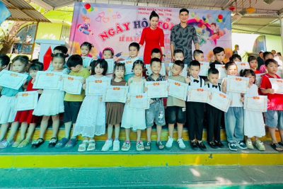 🎊🌈𝐋𝐄̂̃ 𝐓𝐎̂̉𝐍𝐆 𝐊𝐄̂́𝐓 𝐍𝐀̆𝐌 𝐇𝐎̣𝐂 𝟐𝟎24-2025🎉 🏨👩🎓 🍀  🌤 Một năm học nữa lại trôi qua, hòa cùng tiếng ve rộn rã là không khí ngập tràn cảm xúc trong ngày Lễ tổng kết năm học 2024– 2025 của Trường Mầm non 28/8 huyện Trà Bồng.  🏢 (Ngày 22/5/2025) Trường mầm non 28/8tổ chức lễ tổng kết năm học .  Buổi lễ tổng kết là cơ hội để các cô và trò cùng nhìn lại hành trình năm học vừa qua. Đồng thời cũng là dịp để cha mẹ chứng kiến sự trưởng thành vượt bậc của các con, đó chính là hành trình ghi dấu sự cố gắng, nỗ lực không ngừng nghỉ trong nâng cao chất lượng chăm sóc và giáo dục của nhà trường và đó cũng chính là hành trình ghi dấu sự tiến bộ, trưởng thành của tất cả các con. 🍀🍀🍀🍀🍀🍀🍀🍀🍀🍀🍀🍀🍀❤️❤️ Trong suốt hành trình vừa qua trường Mầm non 28/8 đã trở thành mái nhà thứ hai đầy ắp tình yêu thương của cả cô và trò, khi mỗi ngày cô cùng các con khám phá biết bao điều thú vị, cùng ghi lại những dấu ấn kỷ niệm tuyệt vời và trên hết là cùng nhau xây đắp tình yêu thương vô bờ bến.  Về tham dự buổi lễ có đại biểu đại diện cho chính quyền địa phương, các cô giáo trong nhà trường, Hội phụ huynh học sinh và đặc biệt là sự góp mặt của 288/288 cháu.💐    🌹Nhà trường xin chân thành cảm ơn Quý bậc phụ huynh đã luôn tin tưởng và đồng hành cùng Nhà trường trong mọi hoạt động học tập của các con!     ❤️ Trân trọng❤️ 🎊🌈𝐋𝐄̂̃ 𝐓𝐎̂̉𝐍𝐆 𝐊𝐄̂́𝐓 𝐍𝐀̆𝐌 𝐇𝐎̣𝐂 𝟐𝟎24-2025🎉 🏨👩🎓 🍀  🌤 Một năm học nữa lại trôi qua, hòa cùng tiếng ve rộn rã là không khí ngập tràn cảm xúc trong ngày Lễ tổng kết năm học 2024– 2025 của Trường Mầm non 28/8 huyện Trà Bồng.  🏢 (Ngày 22/5/2025) Trường mầm non 28/8tổ chức lễ tổng kết năm học .  Buổi lễ tổng kết là cơ hội để các cô và trò cùng nhìn lại hành trình năm học vừa qua. Đồng thời cũng là dịp để cha mẹ chứng kiến sự trưởng thành vượt bậc của các con, đó chính là hành trình ghi dấu sự cố gắng, nỗ lực không ngừng nghỉ trong nâng cao chất lượng chăm sóc và giáo dục của nhà trường và đó cũng chính là hành trình ghi dấu sự tiến bộ, trưởng thành của tất cả các con. 🍀🍀🍀🍀🍀🍀🍀🍀🍀🍀🍀🍀🍀❤️❤️ Trong suốt hành trình vừa qua trường Mầm non 28/8 đã trở thành mái nhà thứ hai đầy ắp tình yêu thương của cả cô và trò, khi mỗi ngày cô cùng các con khám phá biết bao điều thú vị, cùng ghi lại những dấu ấn kỷ niệm tuyệt vời và trên hết là cùng nhau xây đắp tình yêu thương vô bờ bến.  Về tham dự buổi lễ có đại biểu đại diện cho chính quyền địa phương, các cô giáo trong nhà trường, Hội phụ huynh học sinh và đặc biệt là sự góp mặt của 288/288 cháu.💐    🌹Nhà trường xin chân thành cảm ơn Quý bậc phụ huynh đã luôn tin tưởng và đồng hành cùng Nhà trường trong mọi hoạt động học tập của các con!     ❤️ Trân trọng❤️