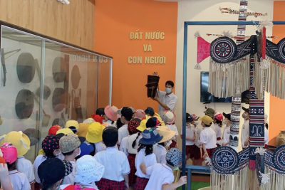 Bé với các trò chơi dân gian Bé với các trò chơi dân gian